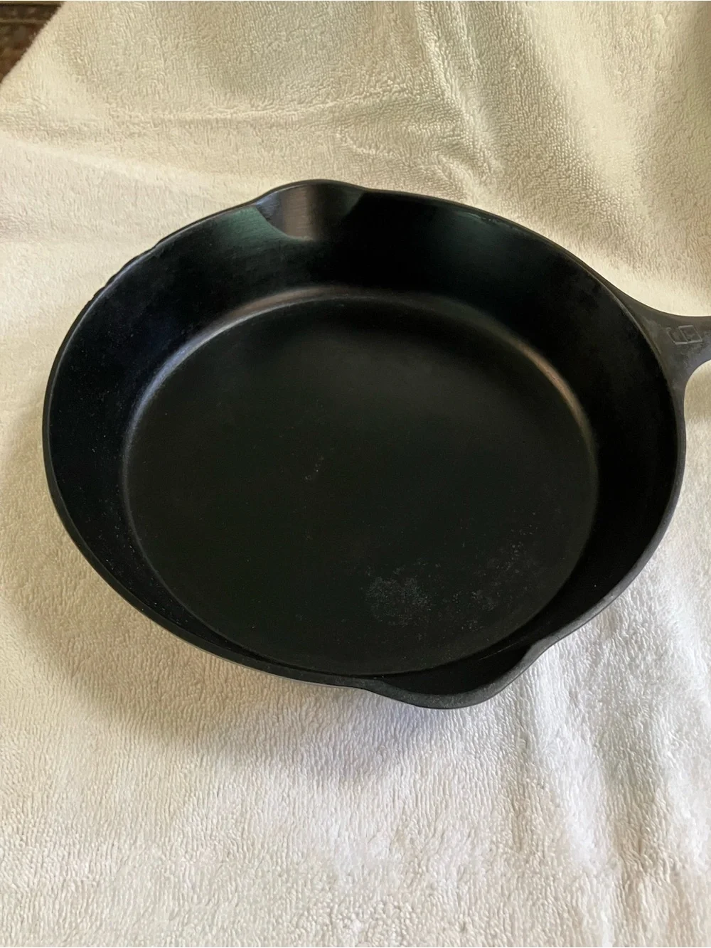 Antique Griswold #6 Black Cast Iron Skillet -9inch  Heavy-Duty Frying Pan